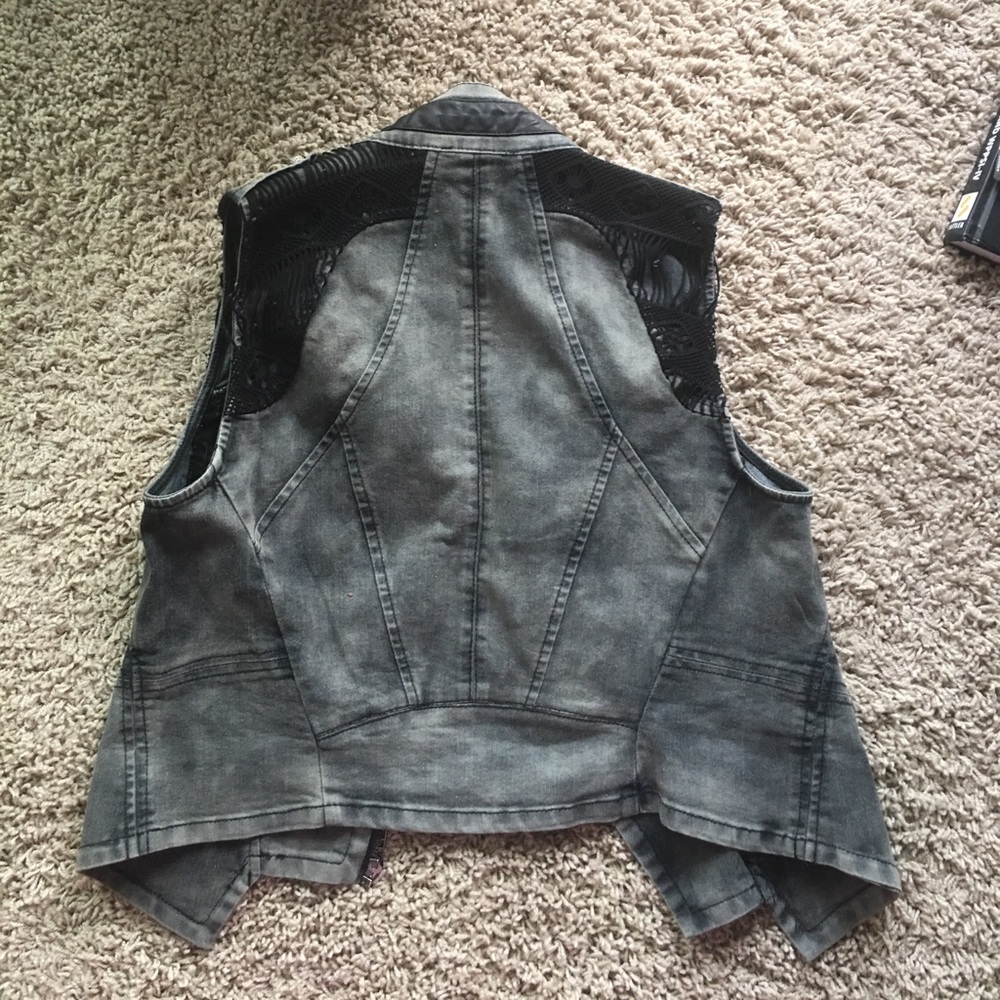 Vest - Picture 2 of 2